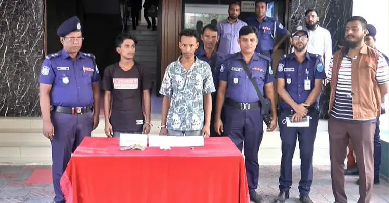 পুলিশি হেফাজতে গ্রেপ্তার দুই আসামি